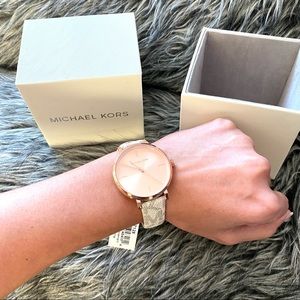 NWT authentic MK signature monogram vanilla rosegold watch